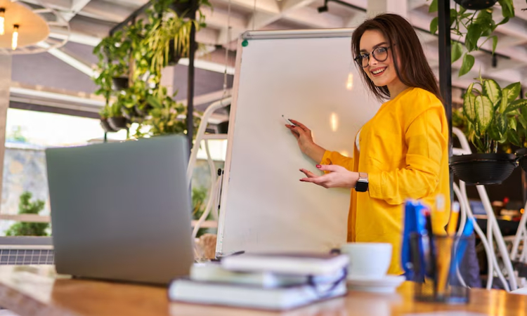 Cursos para trabajar desde casa: habilidades clave en 2025