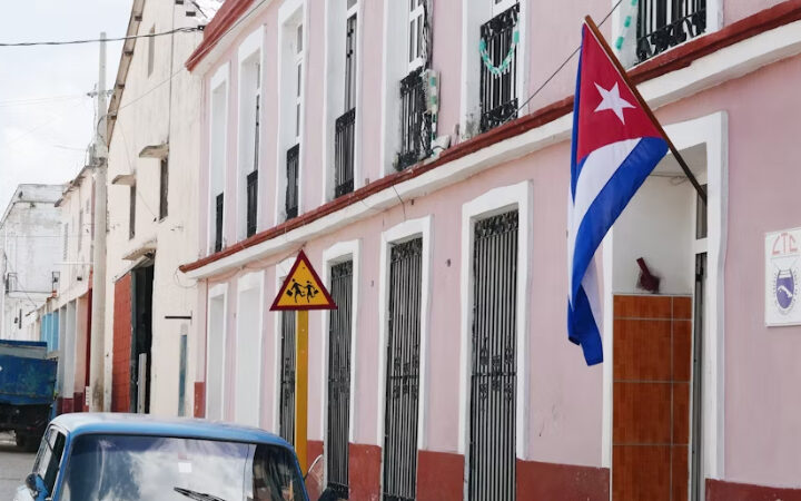 Las causas económicas, políticas y sociales que impulsan la migración de los cubanos