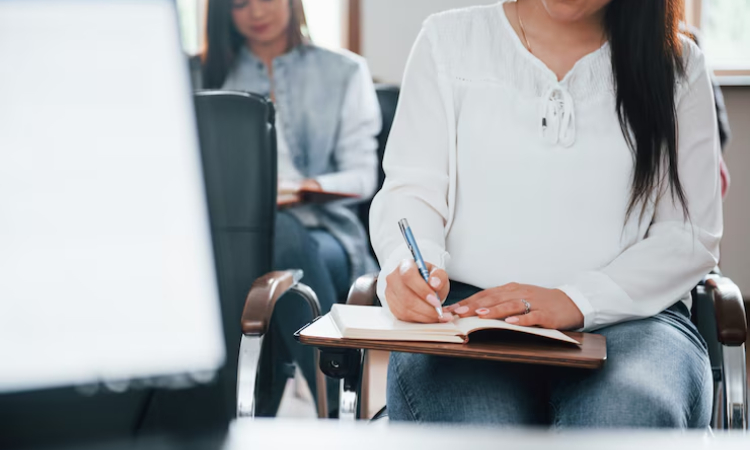 Formación técnica vs. formación en habilidades blandas: ¿qué elegir?
